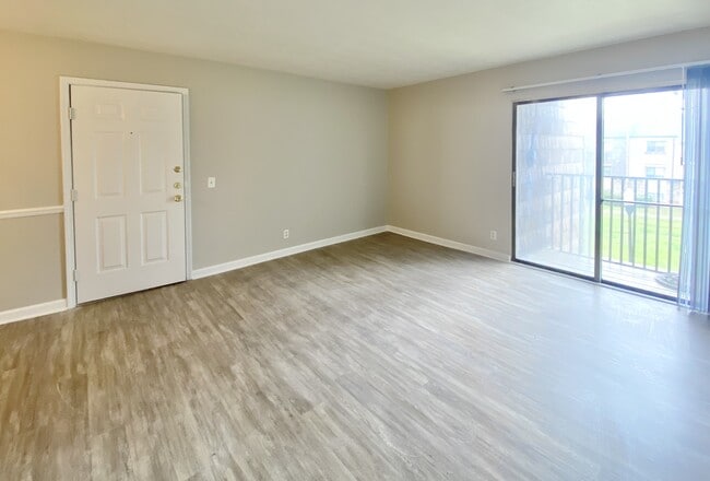 Building Photo - 112 Menlo Dr Rental