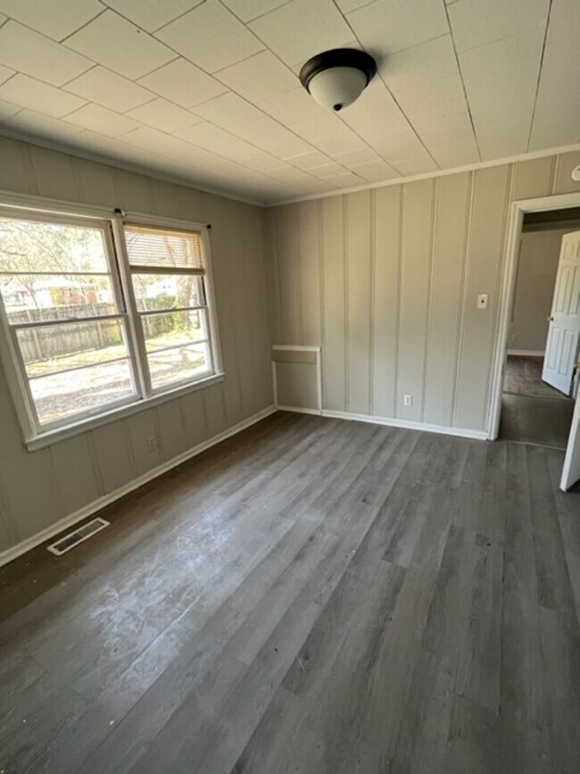 Photo - Renovated 4 Bedroom 1 Bath Home for Rent!