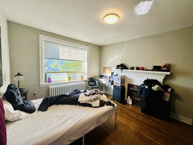 Photo - 597 St Clair Ave W