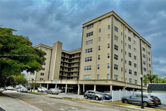 Photo - 1811 Jefferson St Unidad 708