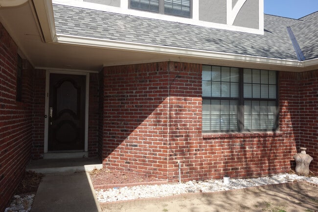 Photo - 7108 S Indianapolis Ave