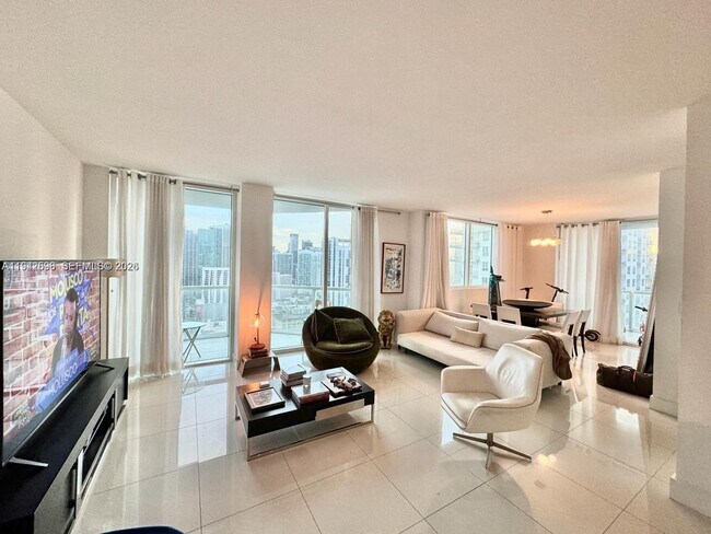 Photo - 253 NE 2nd St Unidad 3308