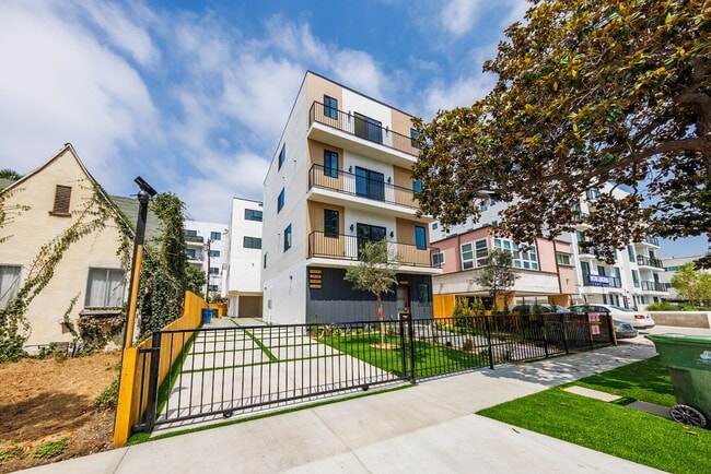 Building Photo - 1063 S Corning St Unit #1063 1/2