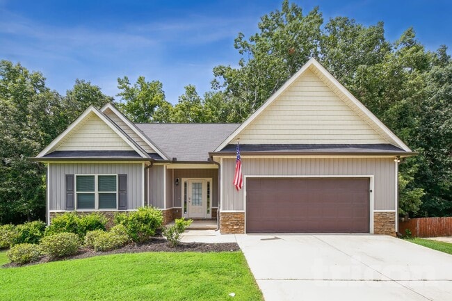 Building Photo - 124 Kings Crossing Ct