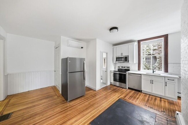 Building Photo - 245 Clinton St Unit 1-E