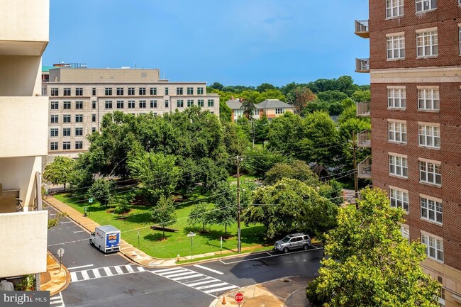 Photo - 3800 Fairfax Dr Unit 612