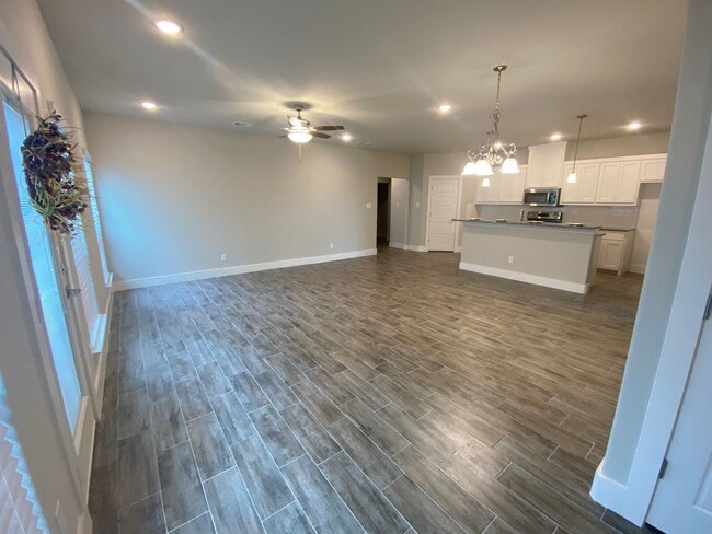 Photo - 3/2/2 Gorgeous Custom Features - GODLEY ISD