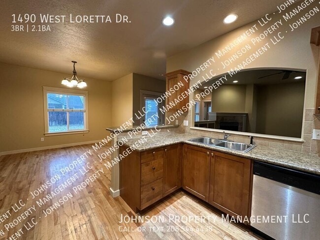 Photo - 1490 W Loretta St