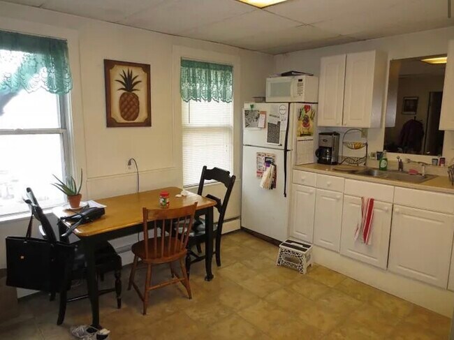 Photo - 114 W 8th St Unidad 2