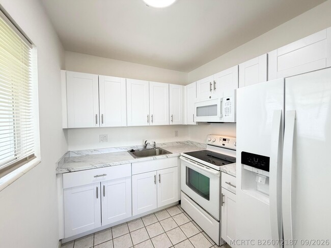 Building Photo - 3402 Cynthia Ln Unit 205