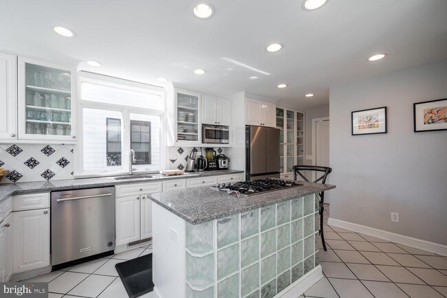 Building Photo - 6034 21st St N