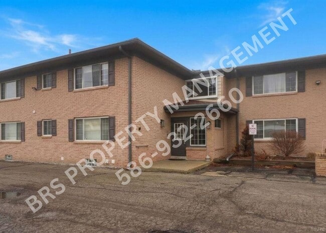 Photo - Upper end-unit condo in desirable Rochester Hills