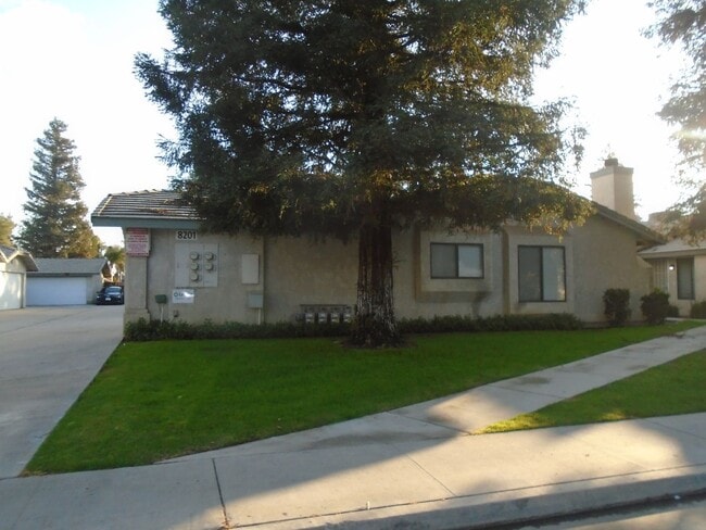 Photo - 8201 Laborough Dr Unit B