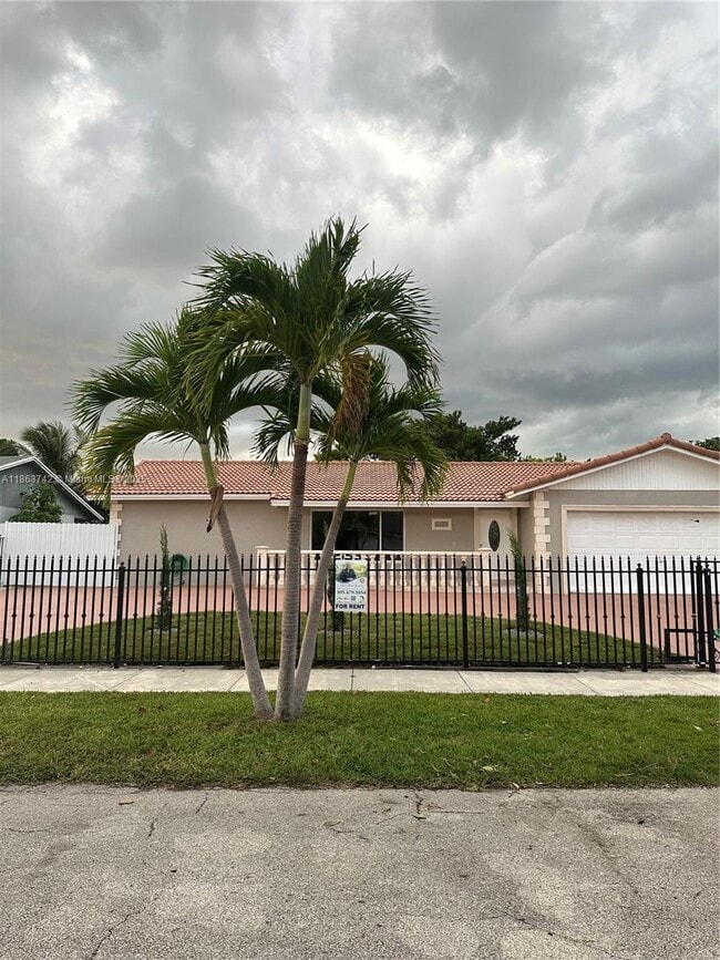 Building Photo - 10805 SW 165th Terrace Rental