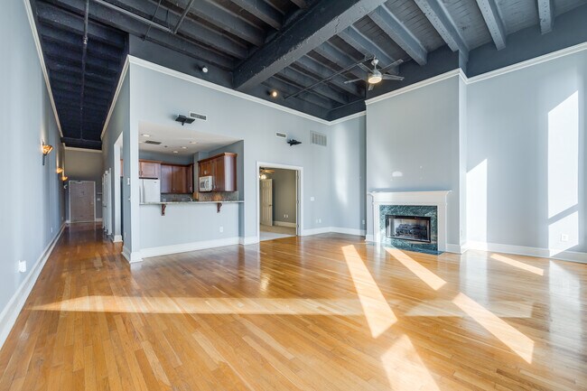 Photo - 127 N Tryon St Unidad 408