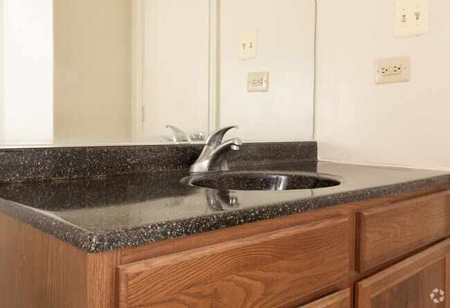 1BR, 1BA - 622 SF