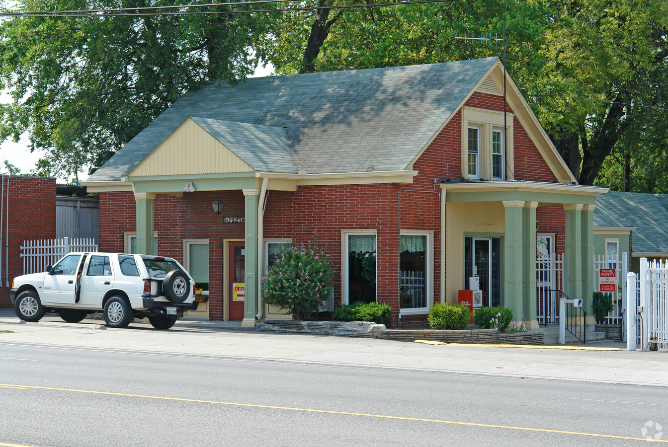 Mercury Court - Mercury Court Apartments