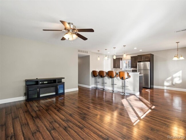 Photo - 1871 Almont St