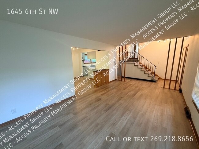 Photo - 1645 6th St NW
