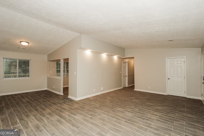 Photo - 1349 Willow Trail SW