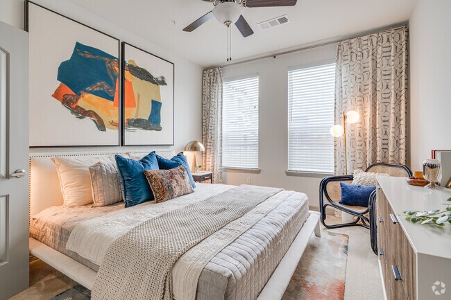 2BR, 2BA - 1,167SF