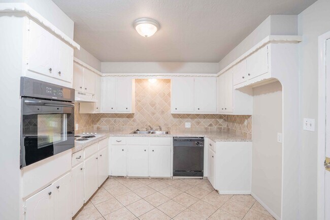 Photo - E 23rd St Duplex Unidad 10924