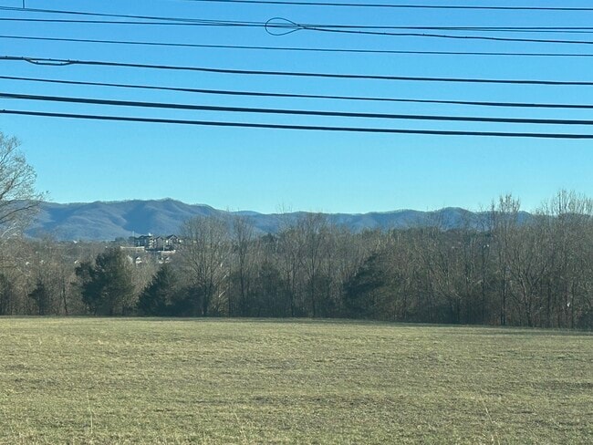 Photo - 106-108 W Mountain View Rd