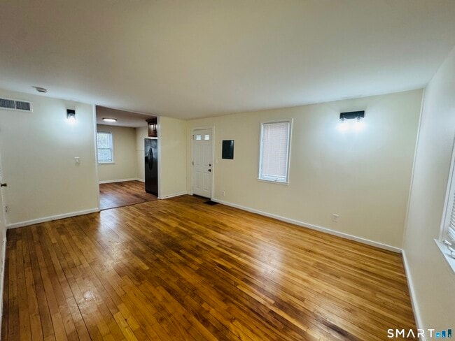 Photo - 11 Trefoil Ct