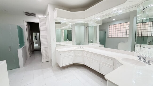 Photo - 4601 Country Club View