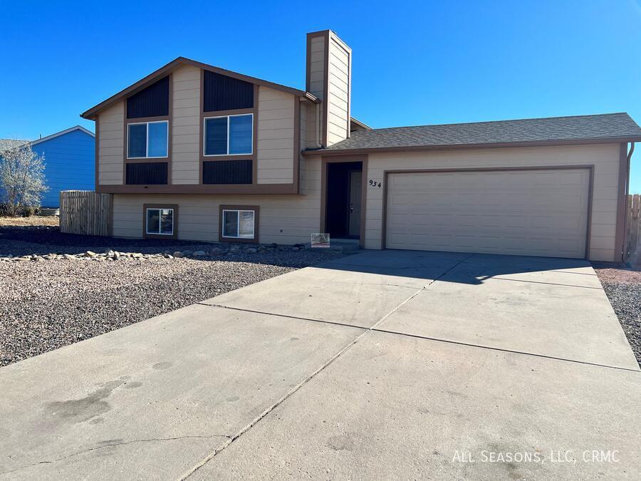 Photo - 934 Daffodil St-