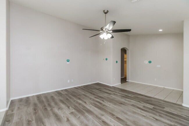 Photo - 12522 W Buchanan St