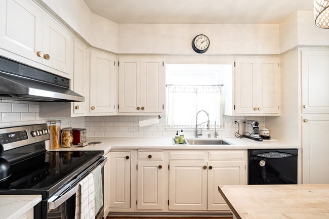 Photo - 535 W Montclaire Ave