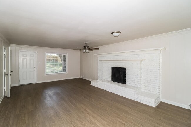 Photo - 109 W Pecan Valley St