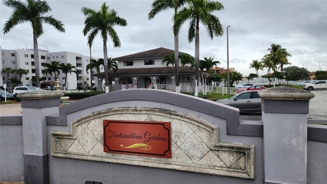 Building Photo - 8185 NW 7th St Unit 308