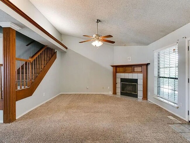 Photo - NORMAN, OKLAHOMA - MINUTES TO UNIVERSITY O...