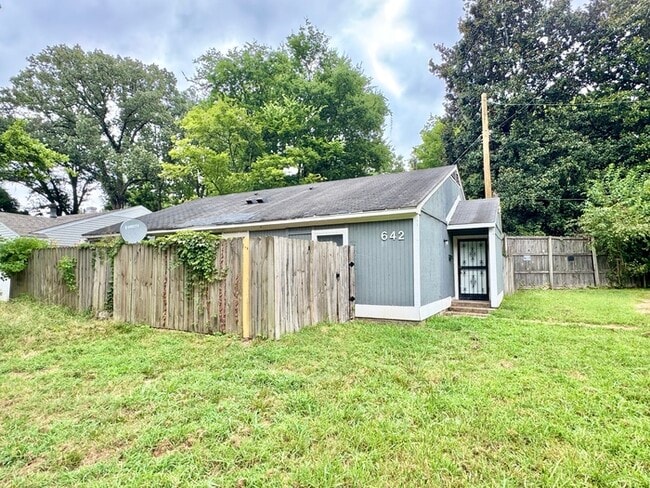 Building Photo - 642 Safari Dr Rental