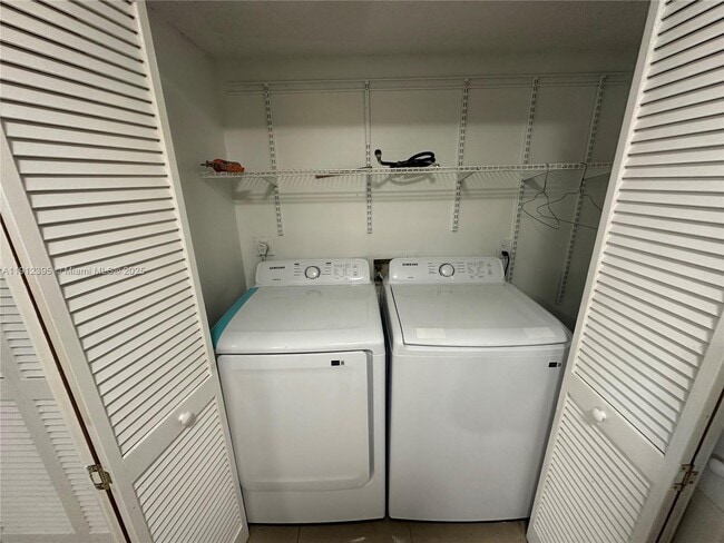 Photo - 8600 SW 212th St Unidad 111