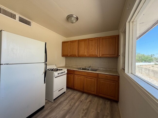 Photo - 609 W 11th St