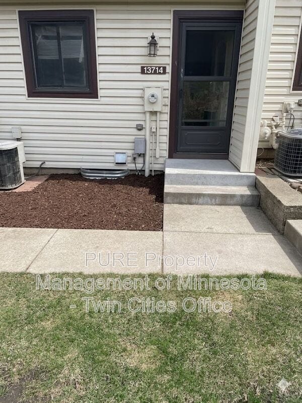 Building Photo - 13714 Heather Hills Dr
