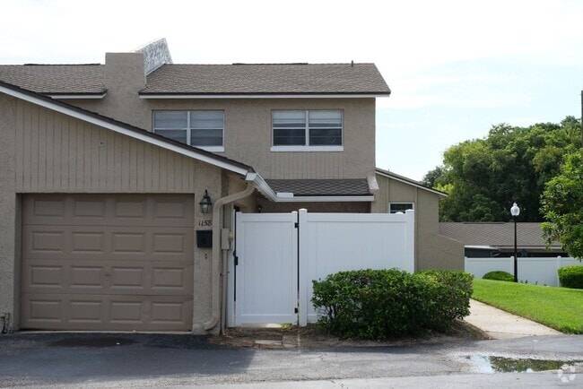 Building Photo - Desirable Maitland townhome