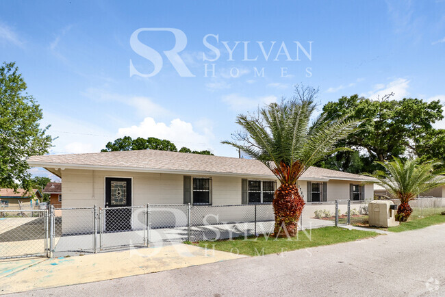 Building Photo - Enjoy living the good life in this 4 bedro... Rental