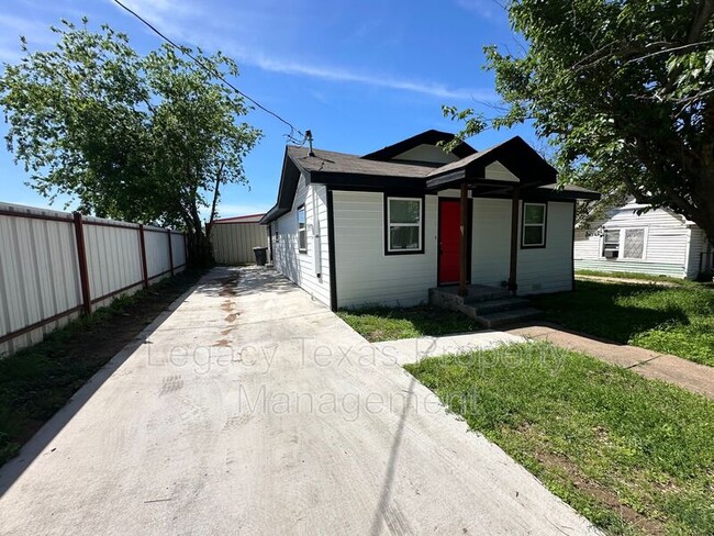 Photo - 112 W Wilson St