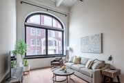 2BR, 2BA - 1082 SF