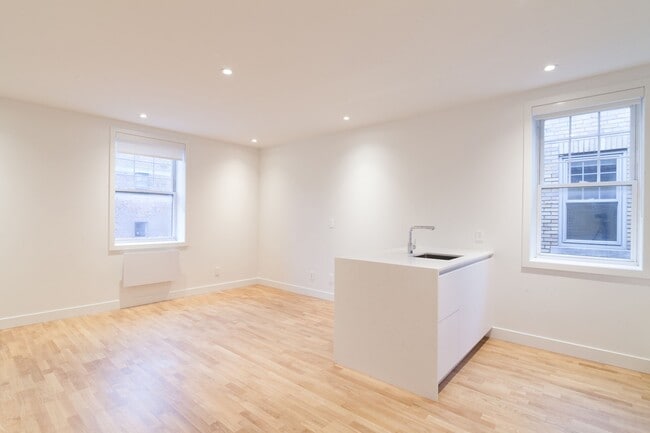 Photo - 2100 Rue du Fort Unit 409