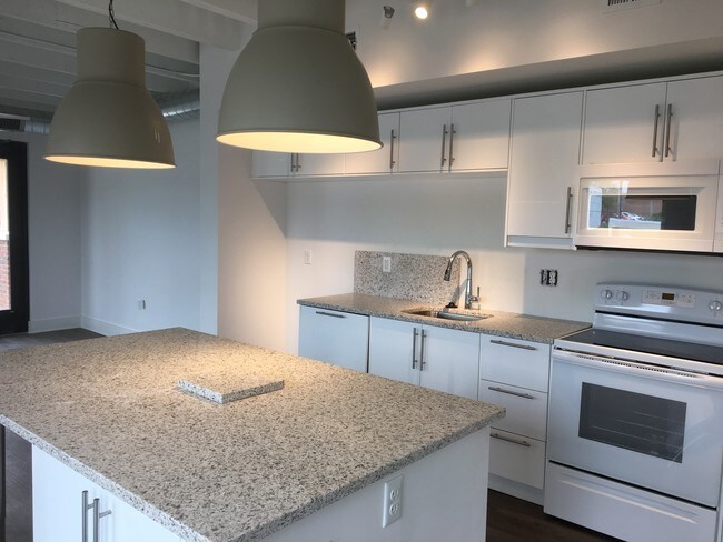 Apartments For In 64111 Kansas City Mo Photo 4305 Walnut St Unit 7
