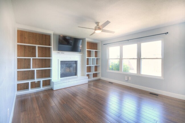 Photo - 1276 Canoe Creek Dr N