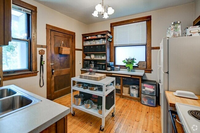 Building Photo - 416 Castle Pl Rental