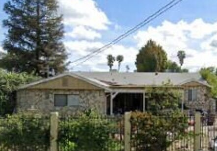 Vista a la calle - 8232 Jumilla Ave