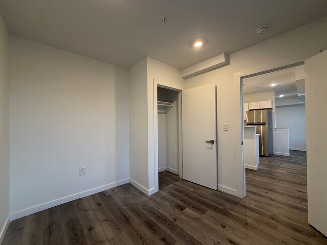 Photo - 240- 242 E Girard Unidad 1