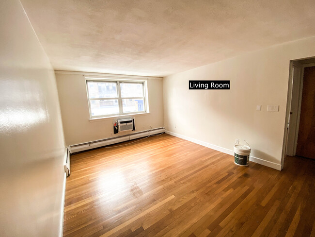 Living room - 11 Commonwealth Ct Apartment Unit # 8